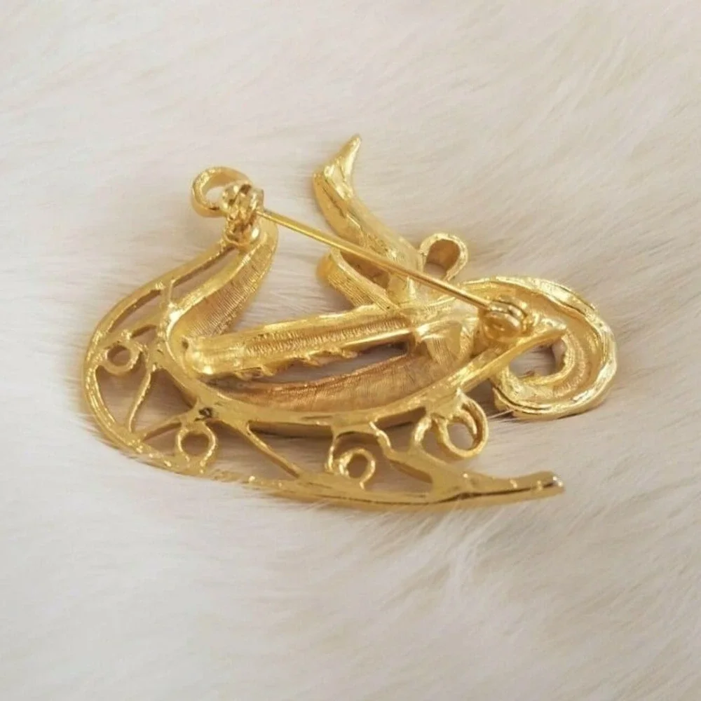 Vintage Candy Cane Sleigh Brooch Enamel Christmas Holidays Sled Gold Tone  5261